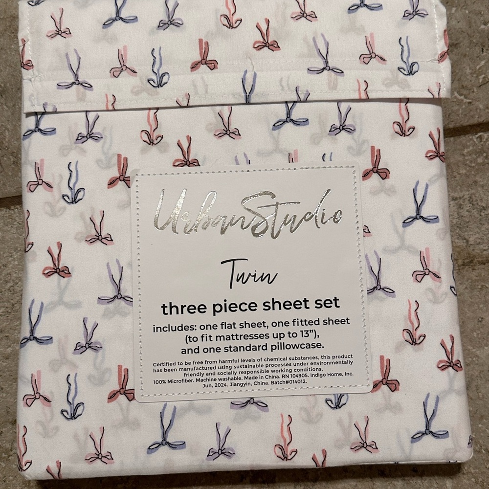 Coquette Style Bow bedsheets for TWIN size bed NEW